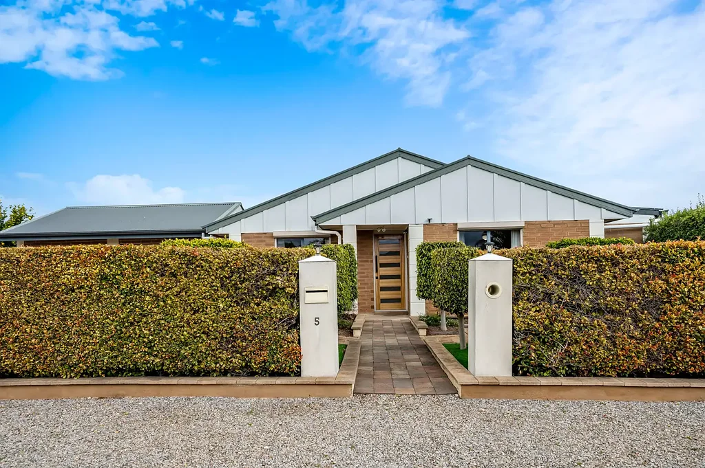 Aldinga Beach 3Moenga Quality Home in a Peaceful, Well-Connected Location