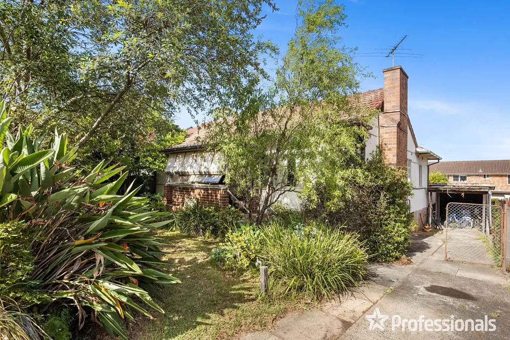 Beverly Hills 3chambre Land Value Opportunity - 3 Bedroom Home - 480.6m2 Block - 15.7m Frontage