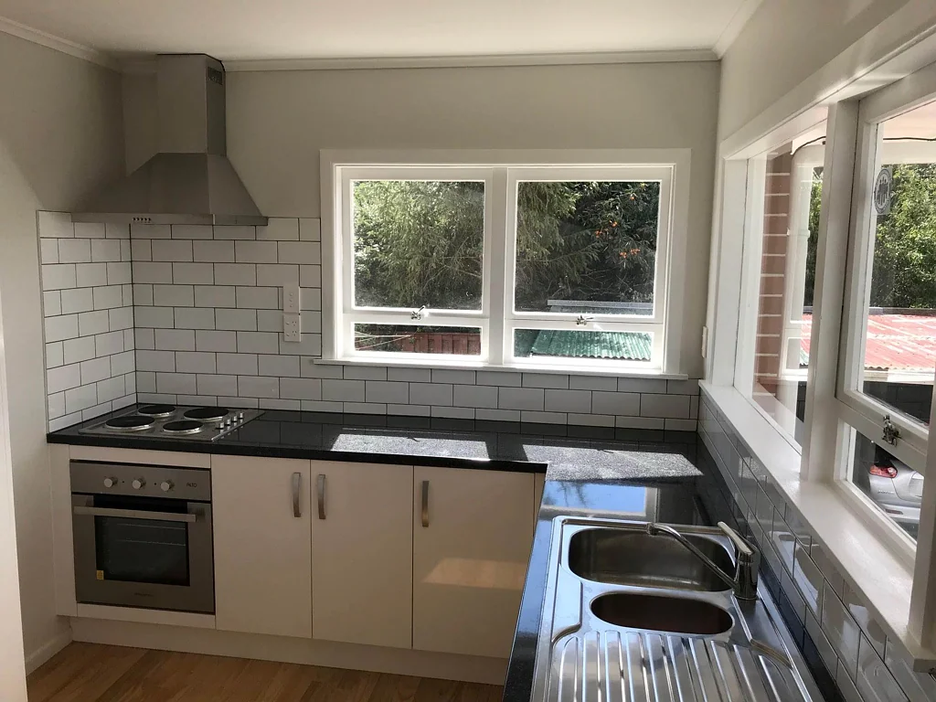 SUNNY & STYLISH 2 BEDROOM UNIT IN THE HEART OF...