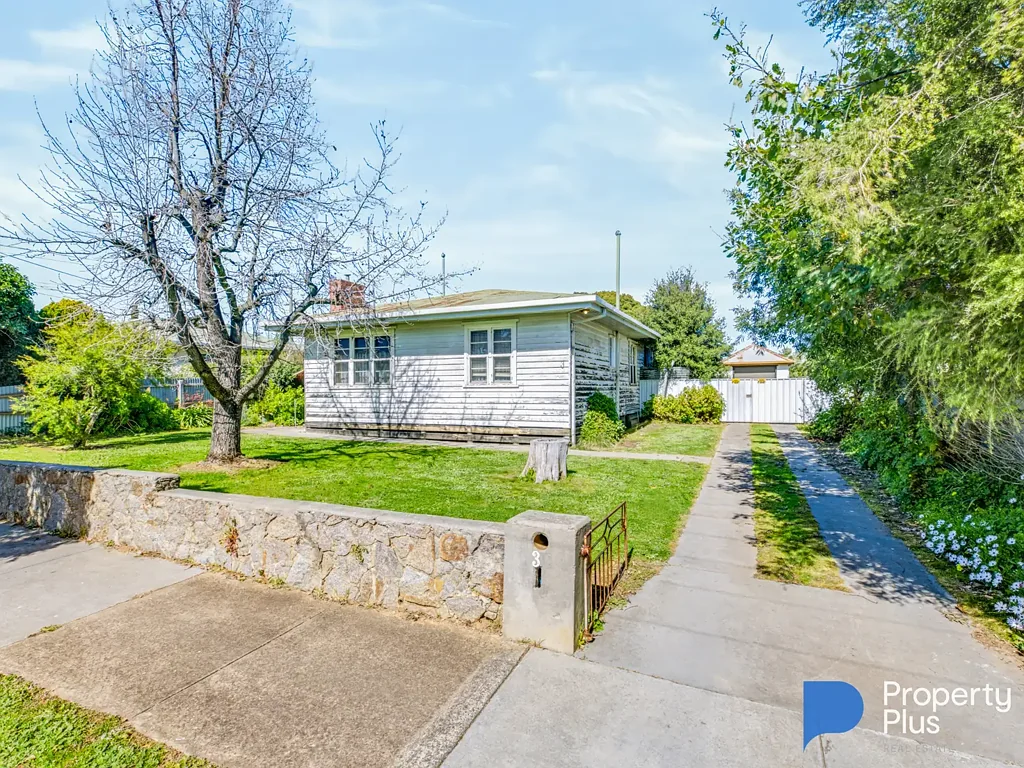 Golden Square 3બેડરૂમ Weatherboard Home with Lots of Potential on a Generous Block