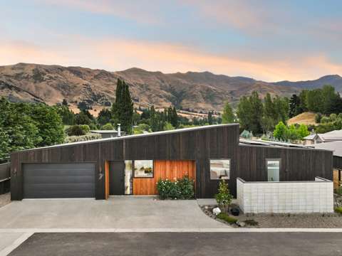 Wanaka 3房  Contemporary lock and leave or family home