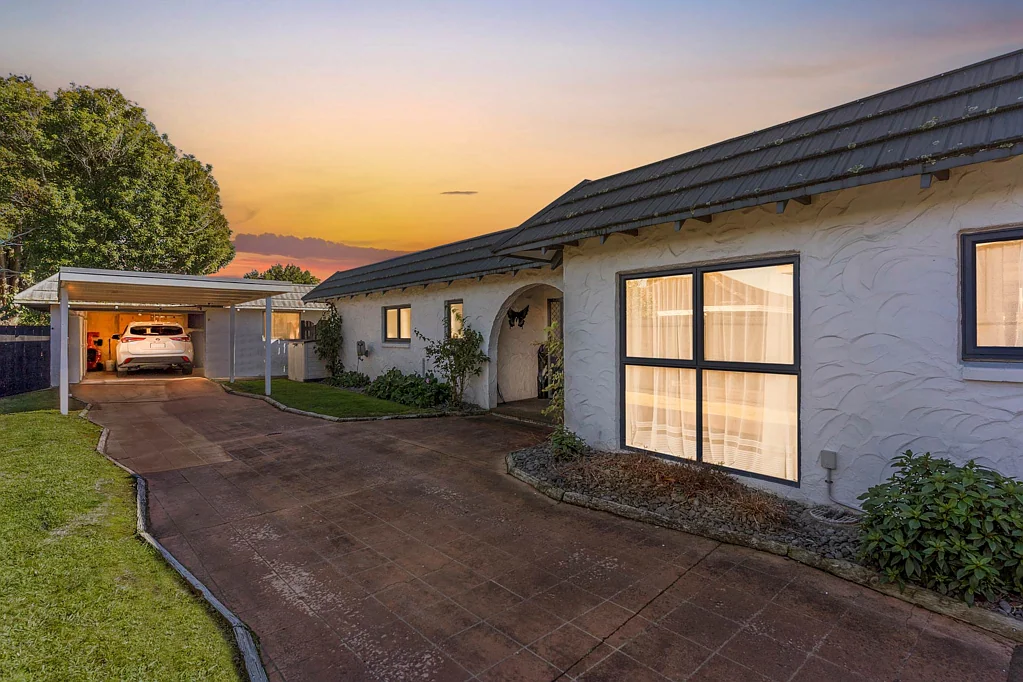 Papakura 4غرفة نوم Hidden Haven on 1,110m²: Space, Privacy, Potential