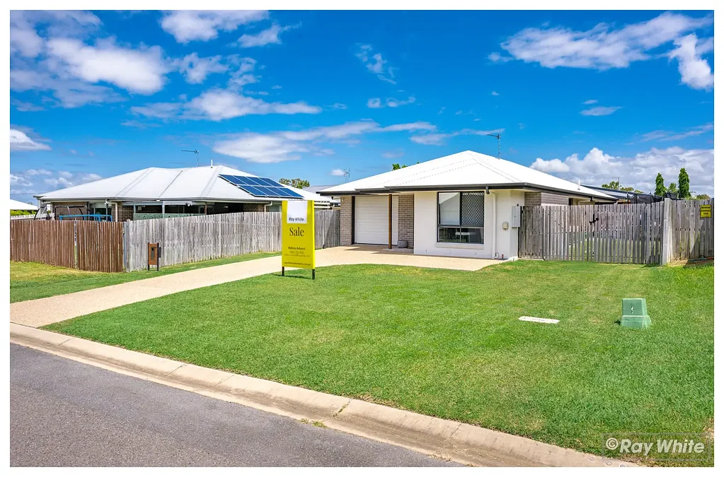10 Graduate Parade, Norman Gardens, QLD 4701