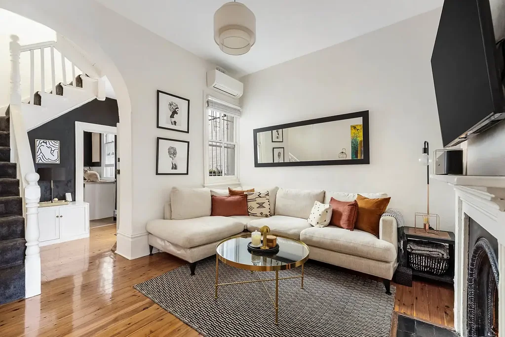 Newtown 3chambre Timeless c1895 terrace with expansive backyard