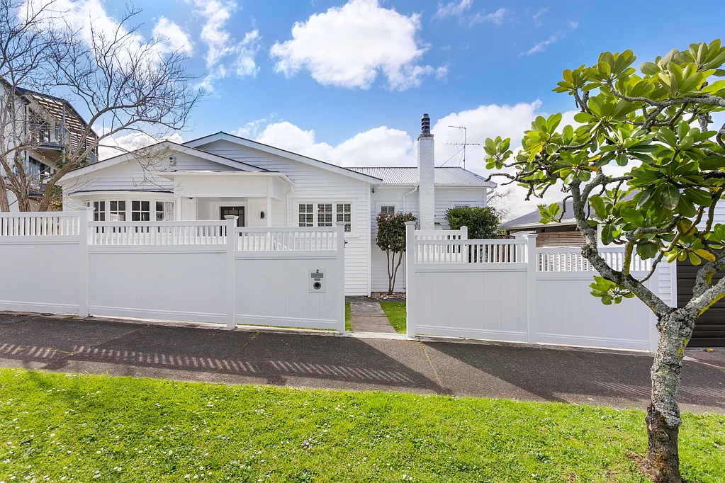Grey Lynn 3ਬੈੱਡਰੂਮ Modern life in a classic