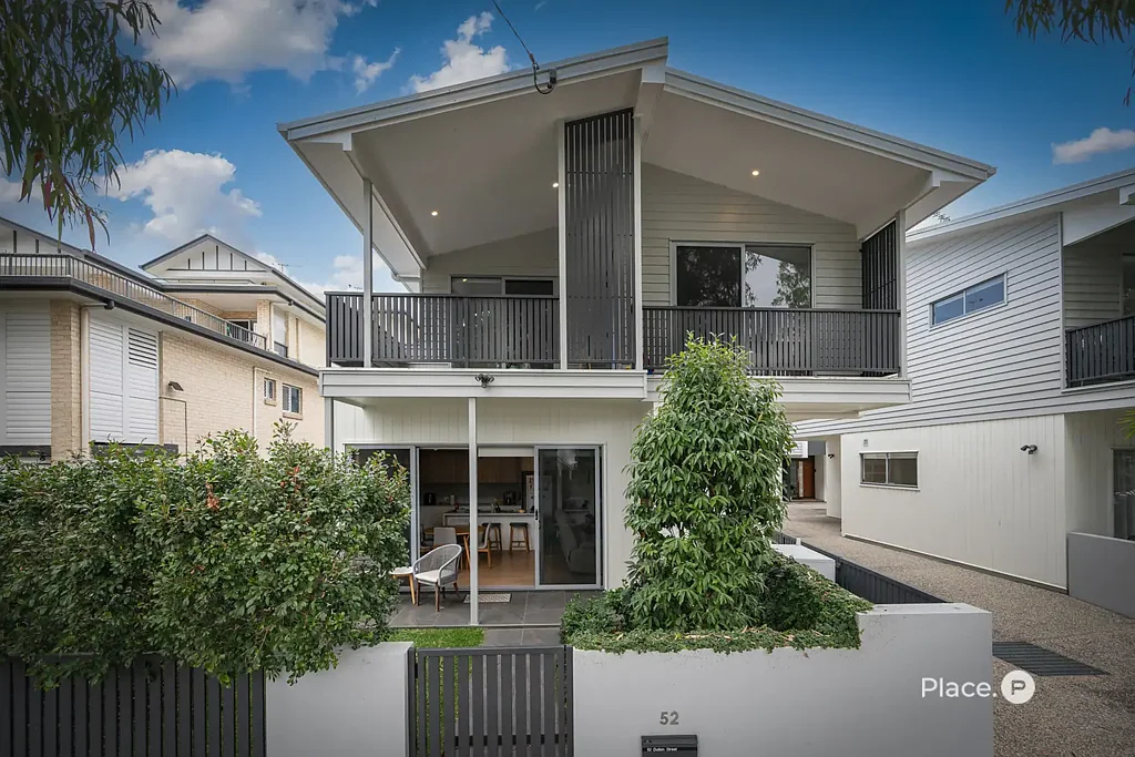 Hawthorne 4Habitaciones A Rare Freehold Offering with Space, Style and Convenience