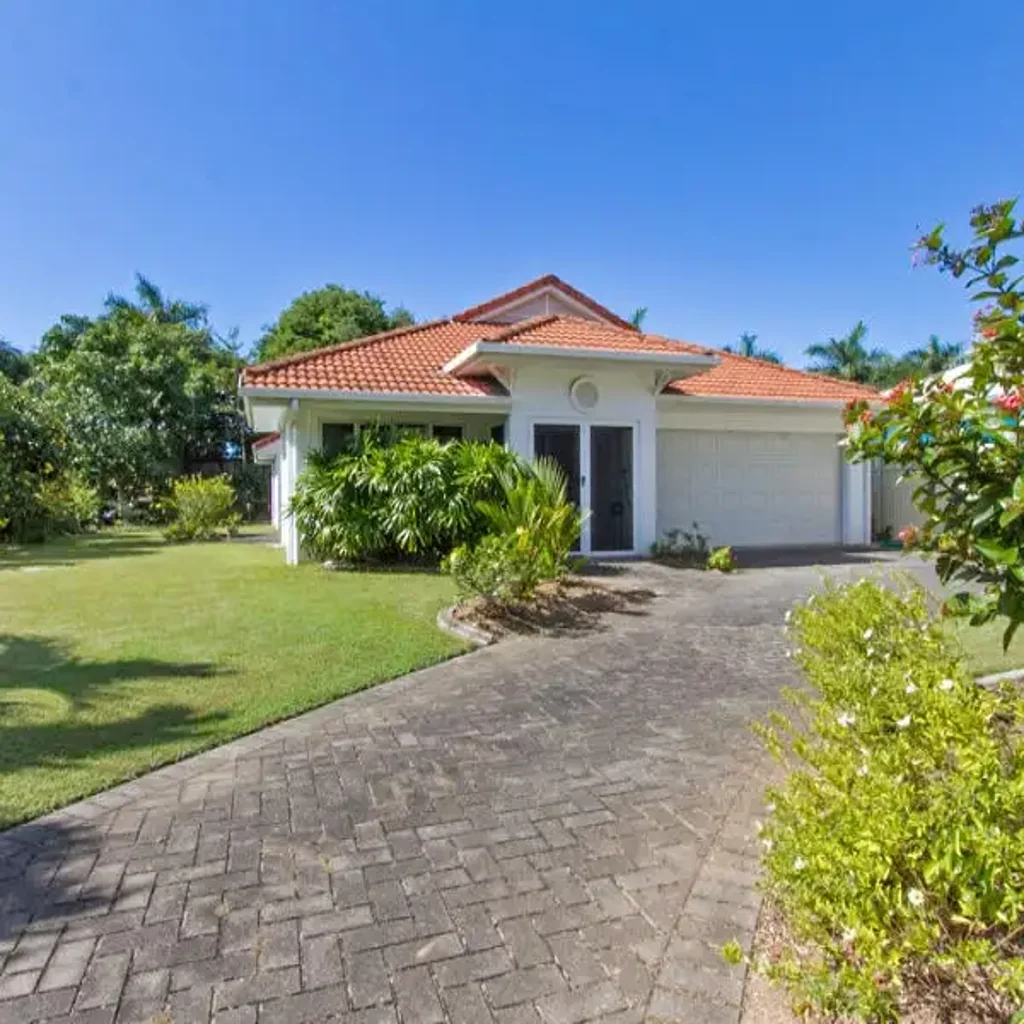 FAMILY HOME CLOSE TO THE BEACH!
