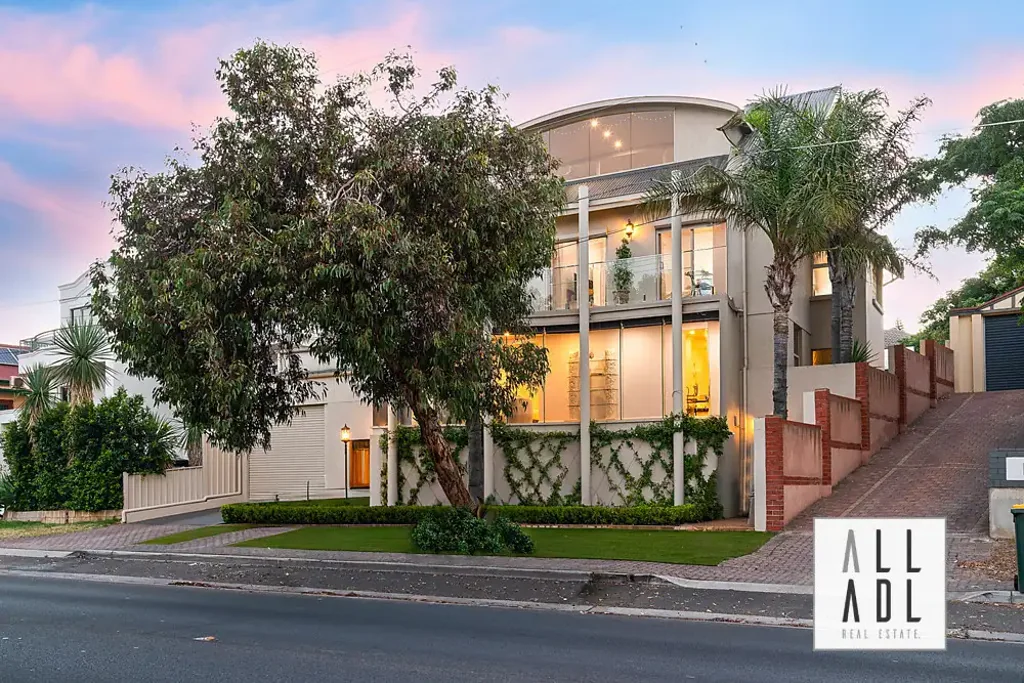 Grange 4 Bedroom A Substantial Luxurious Coastal Residence