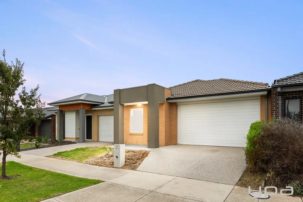 Wyndham Vale 4房 Wyndham Vale便捷社区 336㎡实用户型 四卧带套间 开放式空间 低维护后院 公交近便 购物便利 学校环绕 Fresh, Spacious & Move In Ready
