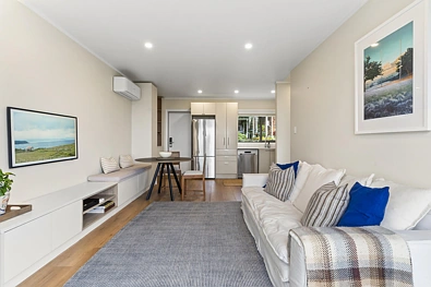 Luxurious Appointed Unit with Water Views