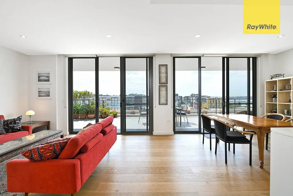 Magnificent City-view Top Floor 3 Bedroom Plus Study Apartment