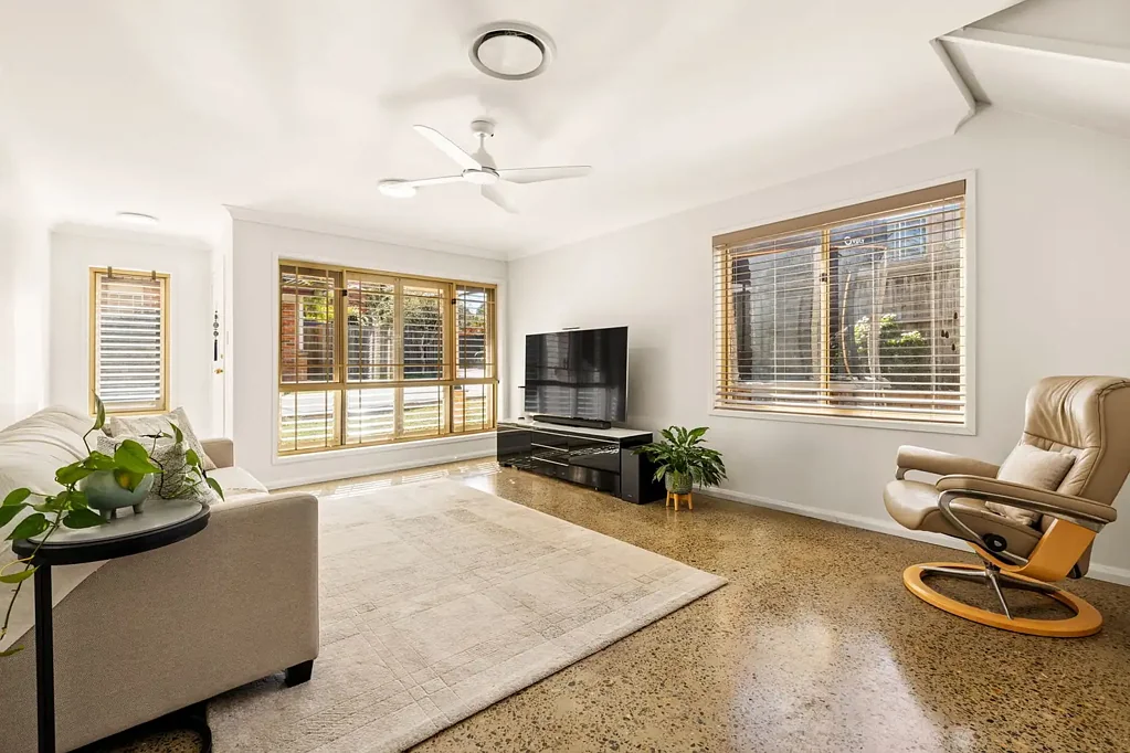 Allambie Heights 3房 位于 Allambie Heights 中心的翻新联排别墅 Renovated Townhouse in the Heart of Allambie Heights