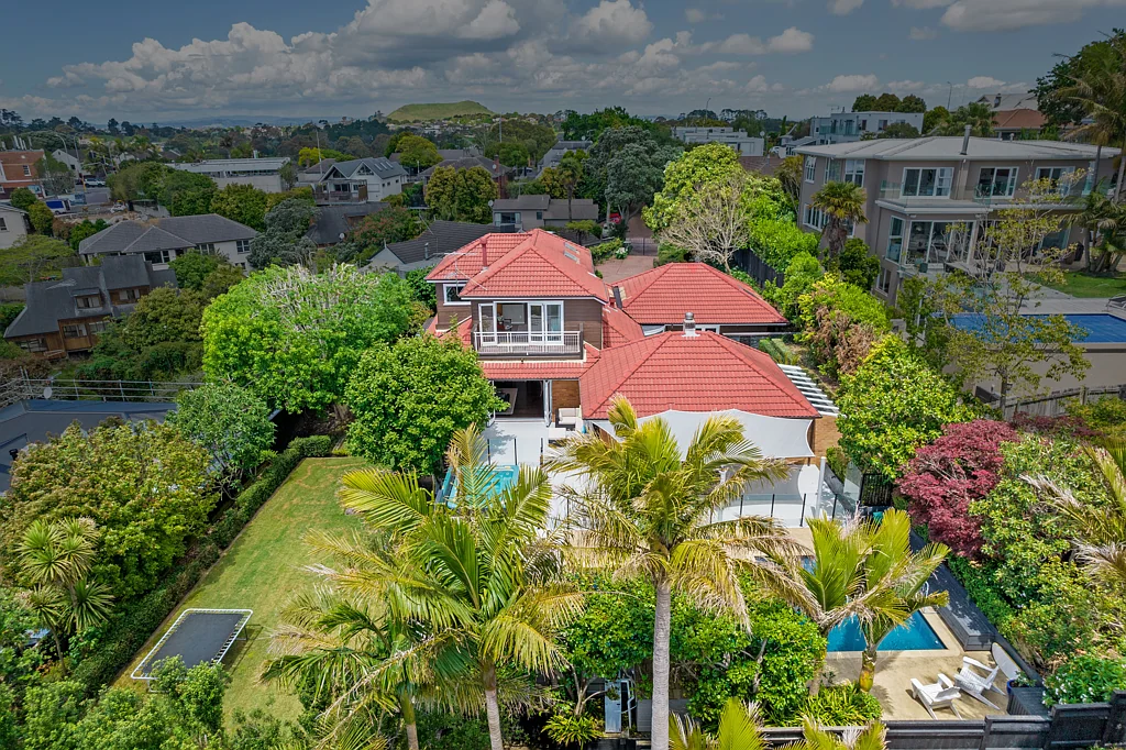 Remuera 4Moenga REMUERA FAMILY ESTATE - $925K UNDER CV