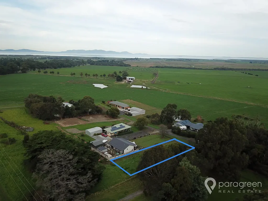 Toora  LARGE BLOCK ON THE EDGE OF TOWN