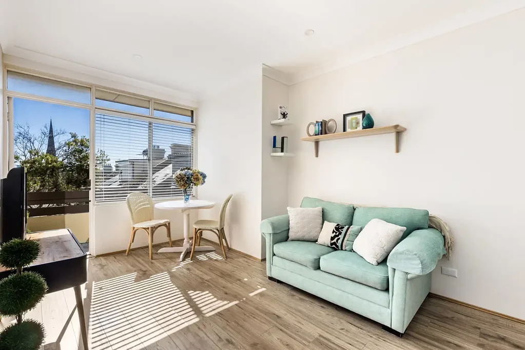 Bright top-floor apartment