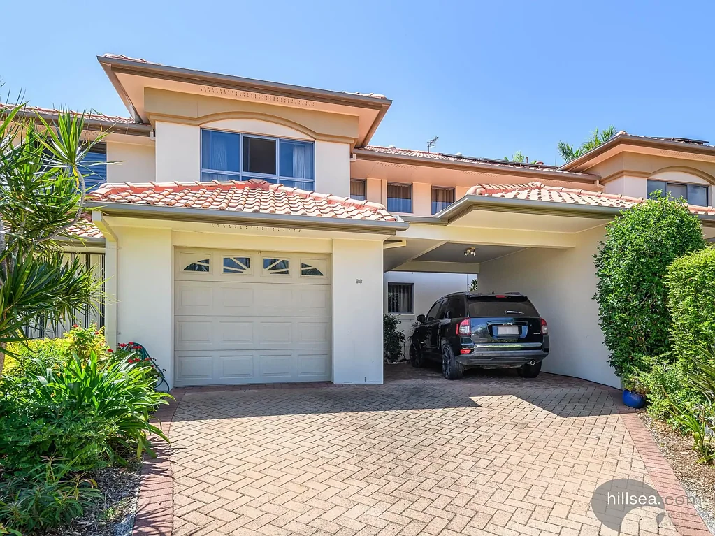 Runaway Bay 3غرفة نوم SPACIOUS TOWNHOUSE IN RUNAWAY COVE