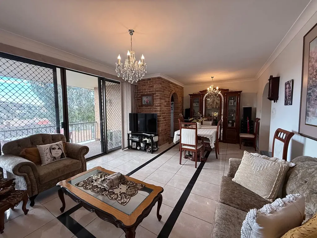 Spacious 3-Bedroom Apartment in Prime Coogee Location - Inspect Sat 1:30-1:45