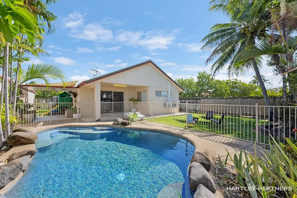 Kirwan 3Habitaciones Private Poolside Oasis on a Corner Block