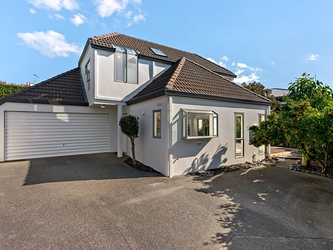 Orakei 3房 北向全日照别墅！学校步行圈+私家庭院，海滨生活触手可及 Affordable lifestyle in top location.