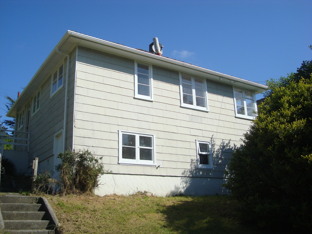 28 Champion Street, Porirua East, Porirua, 2 phòng ngủ, 1 phòng tắm