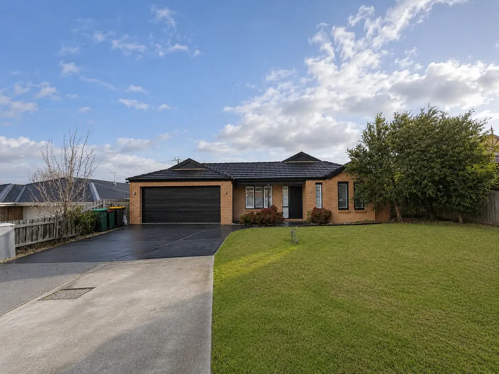 Perfect Family - Right Here In Traralgon