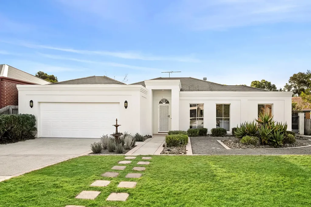 Refined & Luxurious Living !