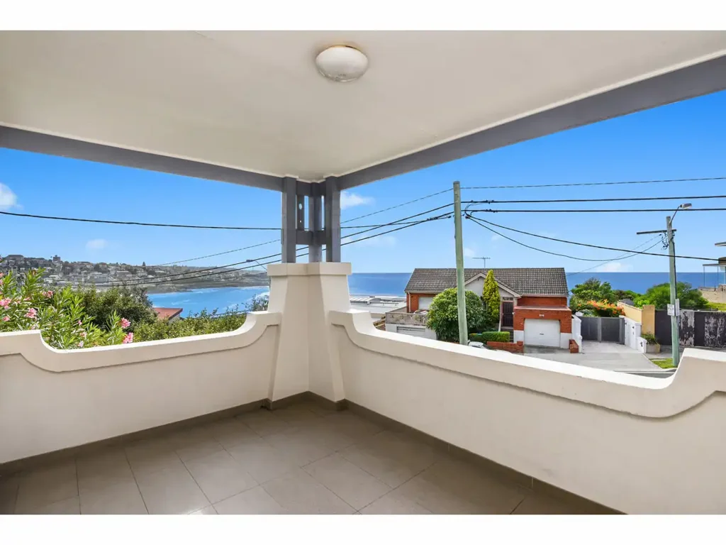 CHARMING BRONTE DUPLEX WITH OCEAN VIEWS