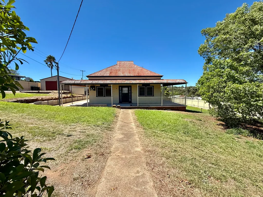 12 Elizabeth Street, Young, NSW 2594