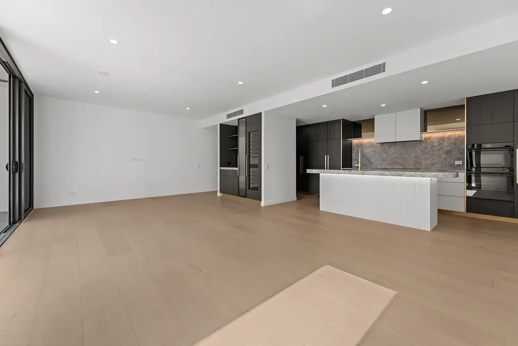 Elegant & Brand New Half Floor 3 Bedroom Luxury Coastal Apartment