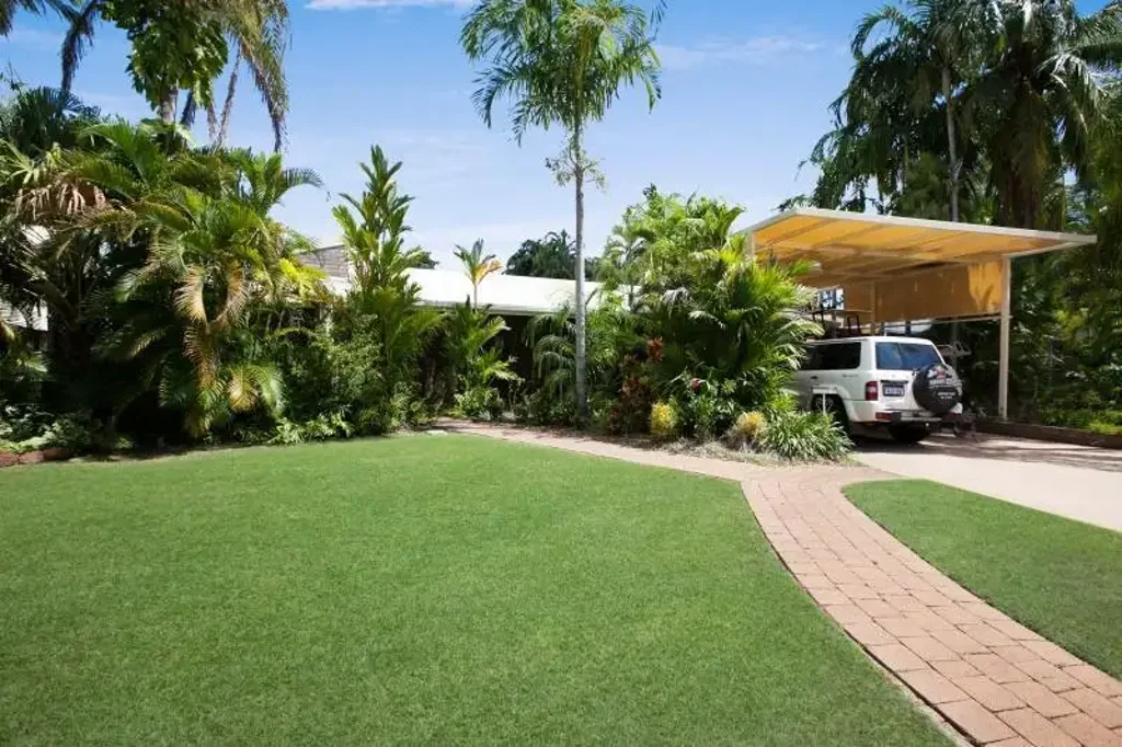 Leanyer 4chambre Location! Location! Spacious 4-bedroom home 40 Humbert Street Leanyer NT on an 825sqm block