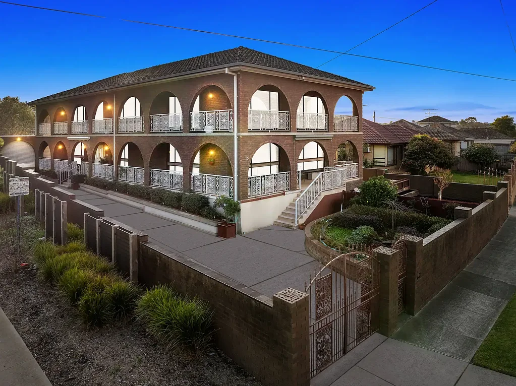 Lalor 5chambre Exceptional Living on a Grand Scale in Prime Location