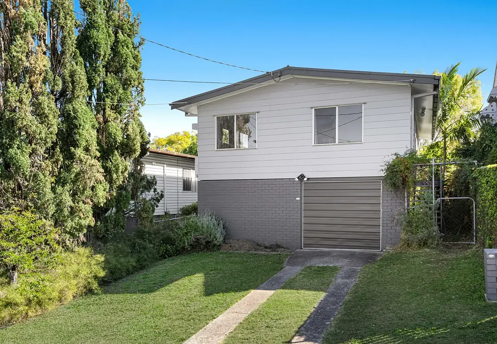 3 Bedroom Home 10km to CBD