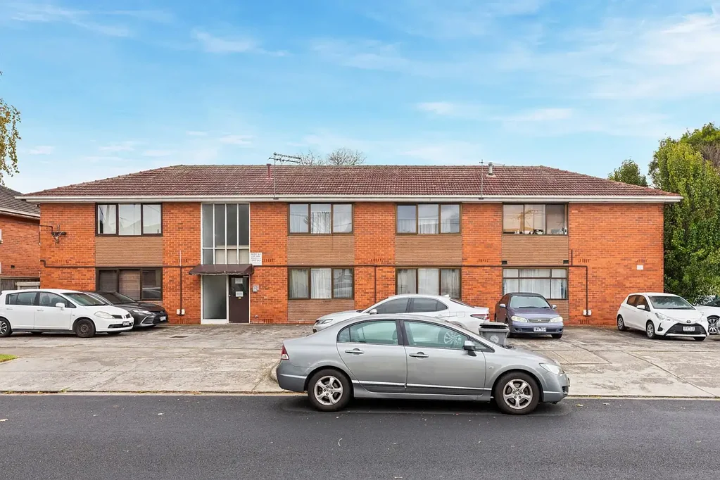 Bentleigh 2Zimmer Spacious Renovated Apartment in Prime Lifestyle Location