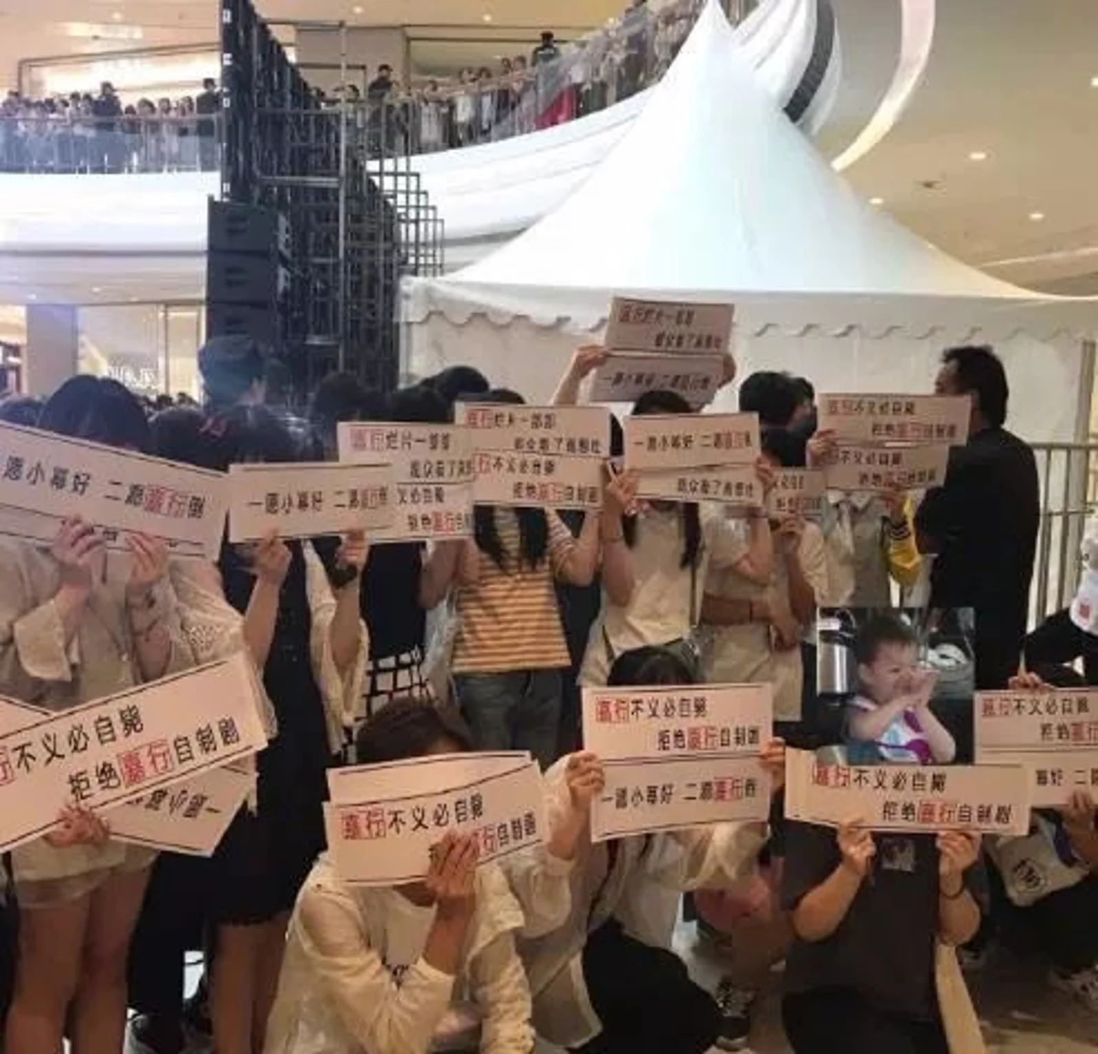 杨幂的“事业粉”手撕经纪公司,只为想让她“做好演员”