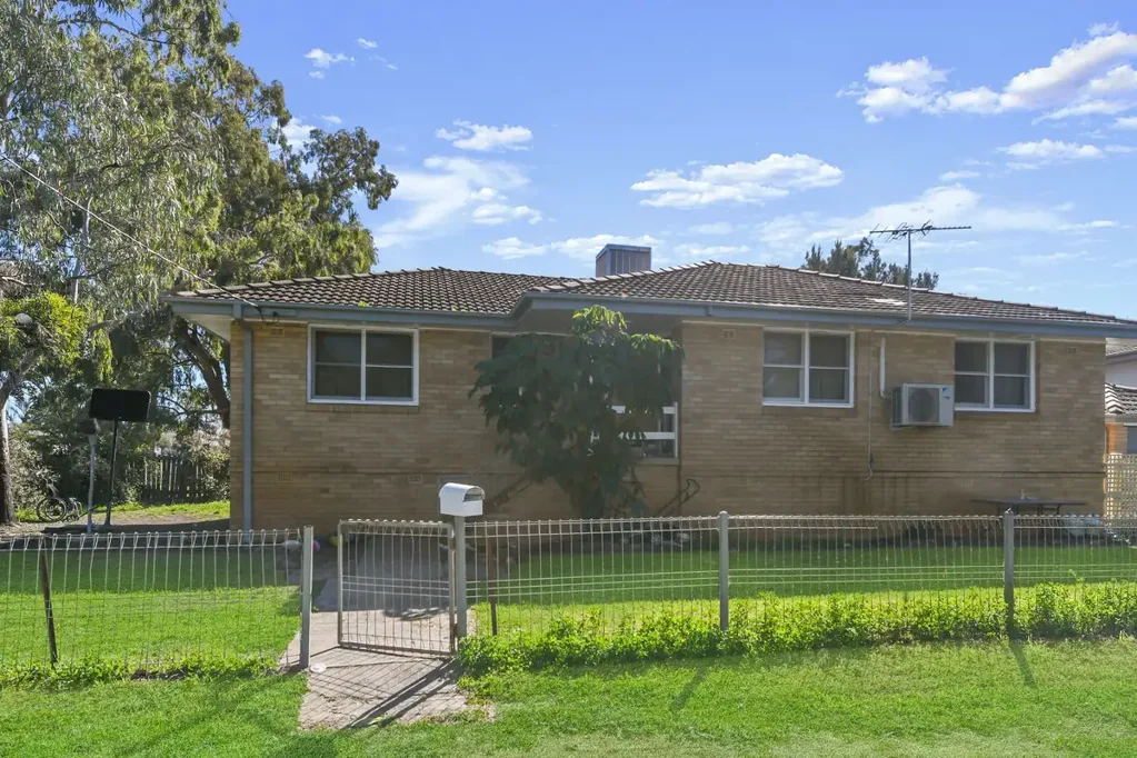Narrabri 4ਬੈੱਡਰੂਮ Investor Alert! Secure Returns, Spacious Living, and Room to Grow