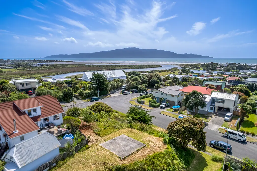Waikanae Beach ELEVATED WITH VIEWS - NOT MANY LEFT LIKE THIS!
