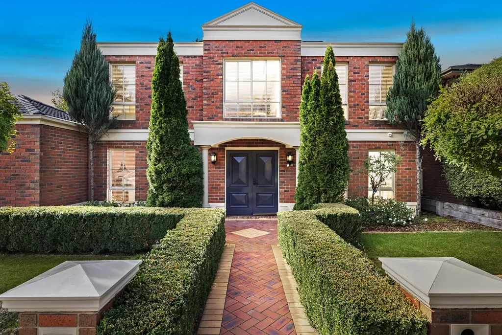 Rowville 4房 Rowville绿街奢居 四卧主套SPA 瀑布石材台面 Electrolux电器 Bosch洗碗机 无缝室内外空间 Expansive Family Residence with Multiple Living Zones and Outdoor Entertaining