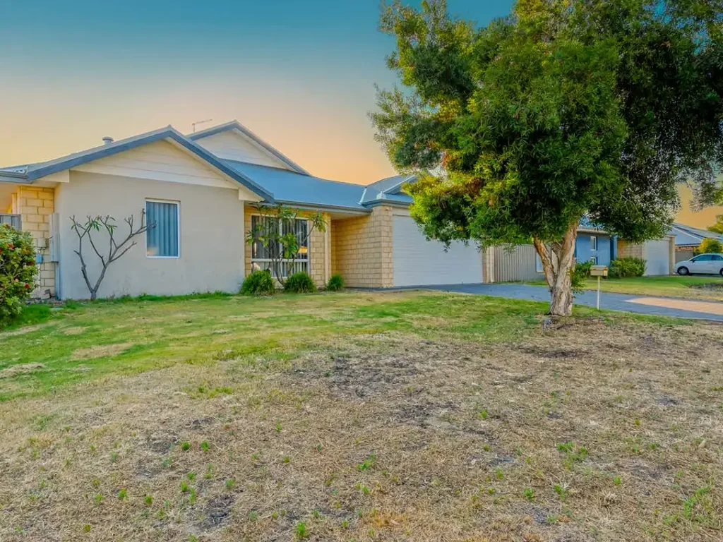 Modern Family Home Near the Estuary - Easy-Care Living in a Fantastic Location