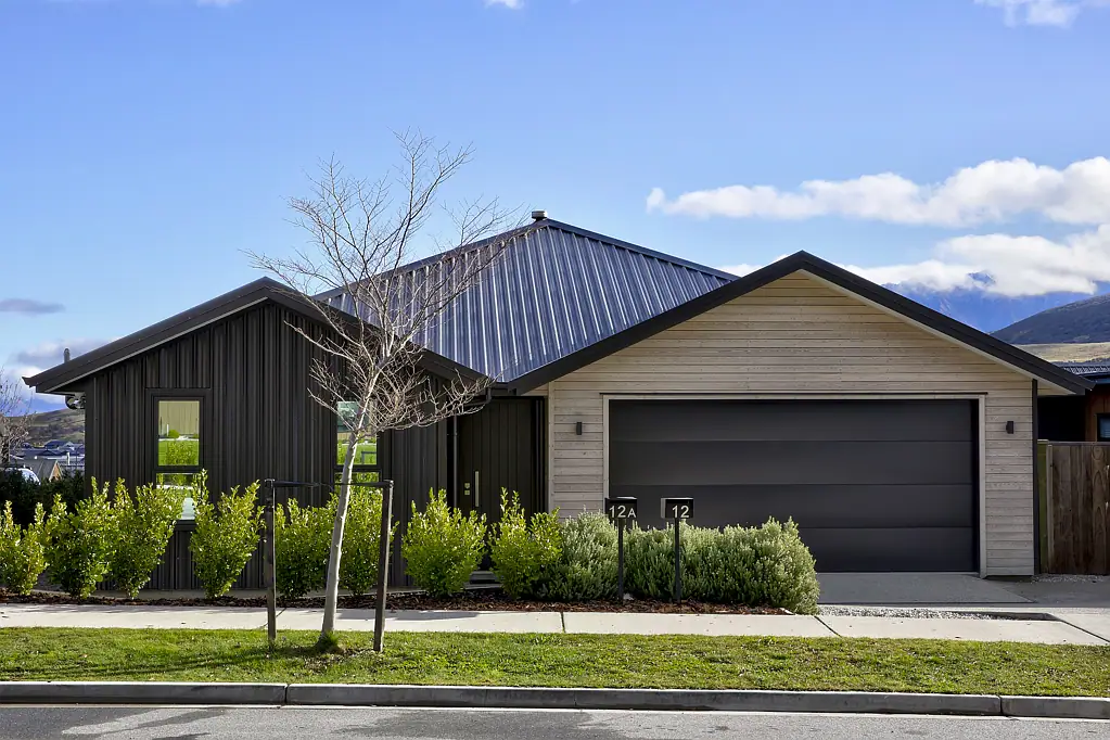 Jacks Point 4Moenga Spacious Home and Income – Vacant and Ready