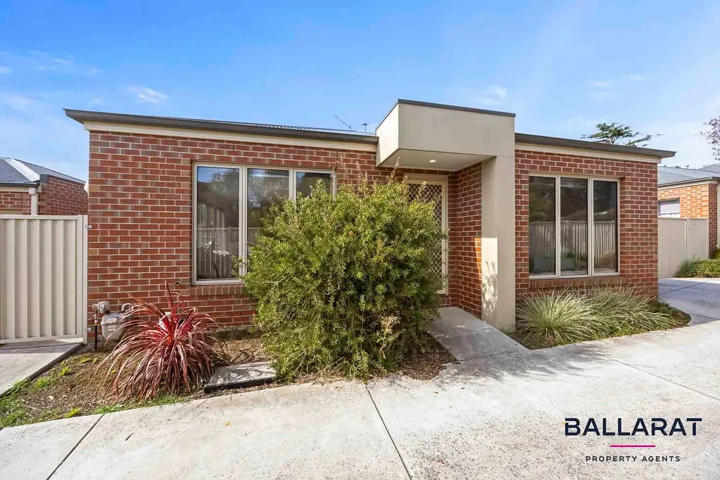 Two Bedroom, Two Bathroom Townhouse in Good Location
