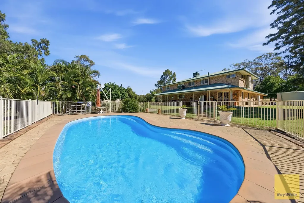 Emerald 5Zimmer STUNNING HOME ON 165 ACRES CLOSE TO TOWN
