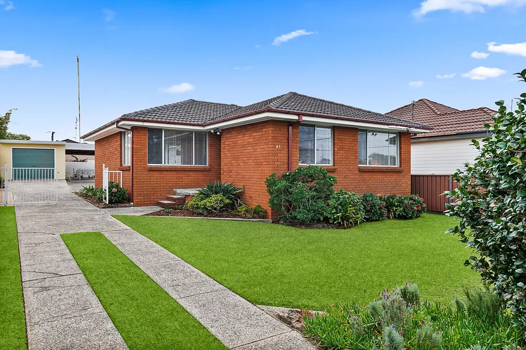 Immaculate home on the East Side of Warilla with beach at the end of the street!
