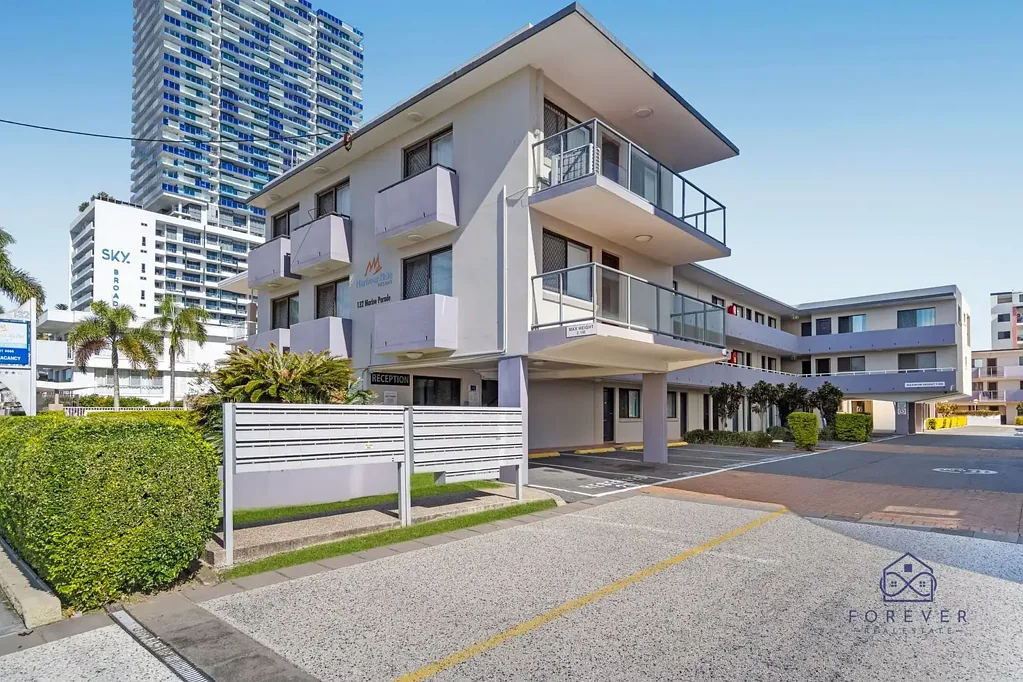 Freshly Refreshed Coastal Living – Opposite the Broadwater in the Heart of Southport!
