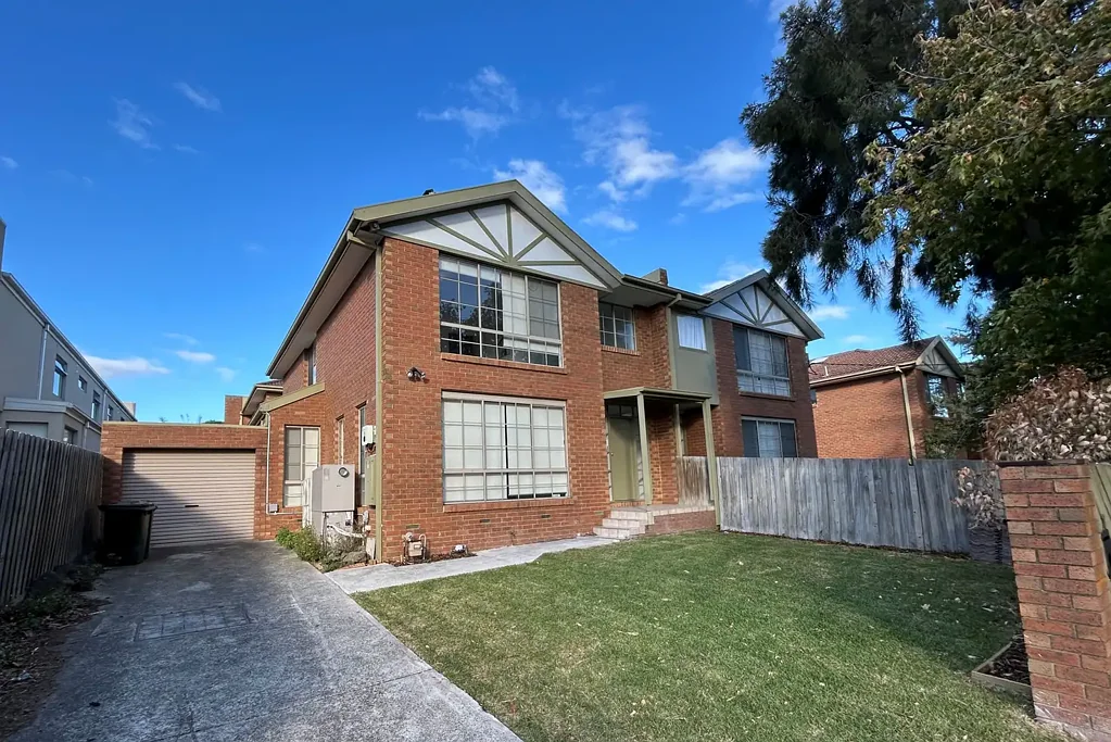 6 bedrooms 5 bathrooms in Clayton Central - own street frontage (no share driveway)