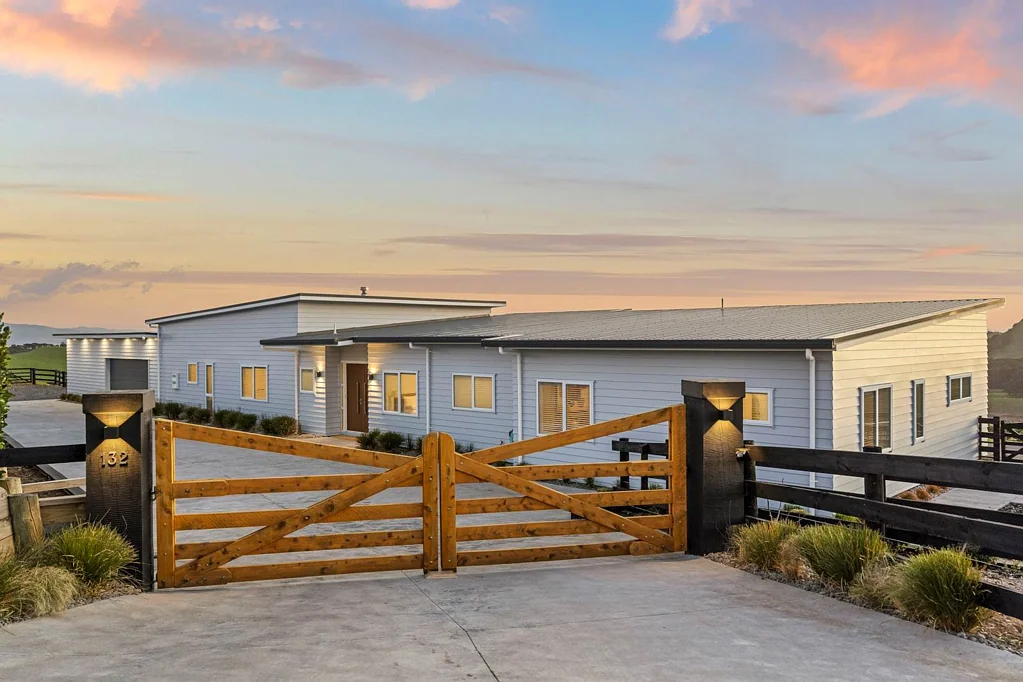 Pukekohe 4ਬੈੱਡਰੂਮ LAVISH LIVING WITH EXPANSIVE VIEWS - PREMIUM Q...