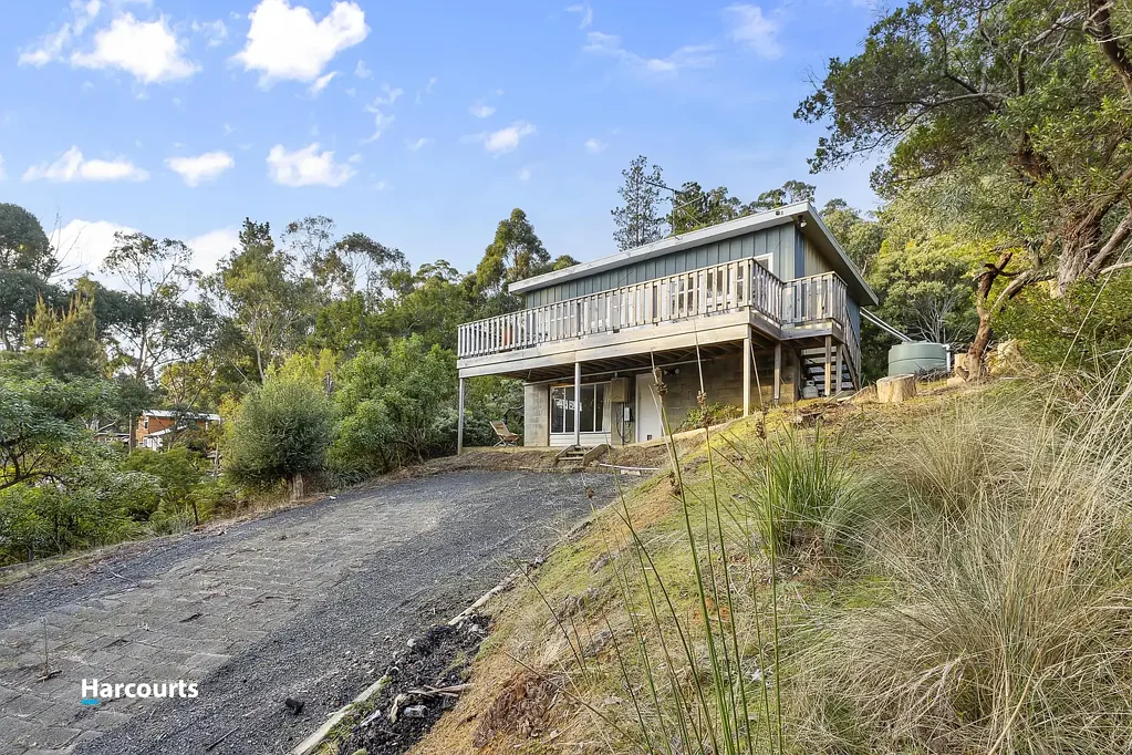 Peaceful 2-Bedroom Home by the Coast
