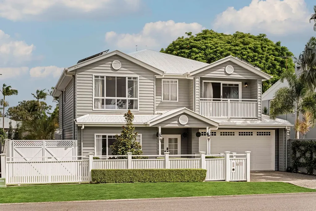 Cleveland 5 Bedroom Elegant Hamptons Luxury in Premium Position