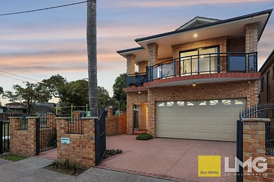 Lidcombe 9 Slaapkamer Unique 9-Bedroom, Double-Brick Residence
