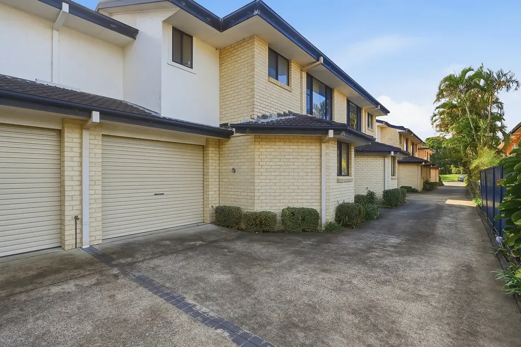 Three Bedroom Townhouse in Prime Location!