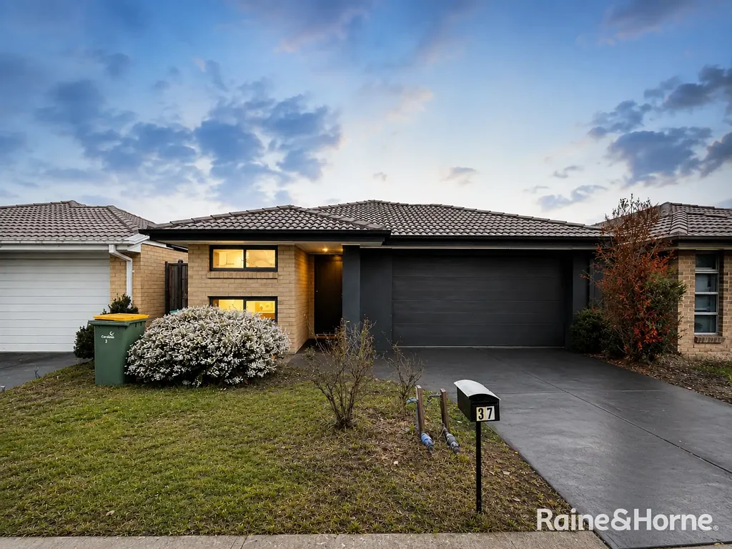 Modern, Low-Maintenance Living in Prime Location!